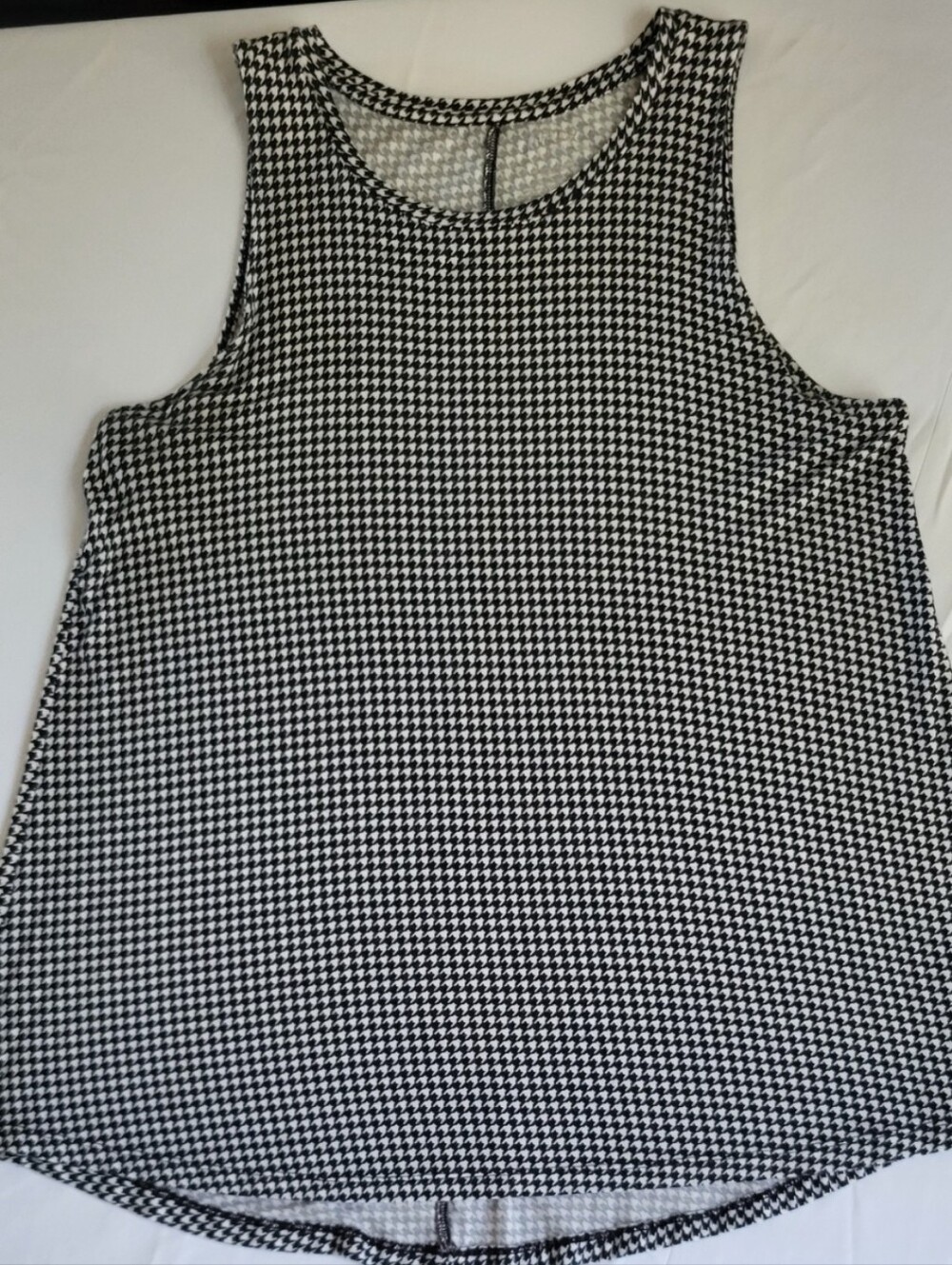 Apt. 9 Black and White Houndstooth Sleeveless Tunic
